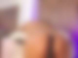 Live cam show with Veronica - Double Penetration on Camming Site