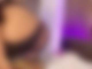 Live cam show with Veronica - Fingering MILF on AdultVida.com