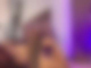 Veronica MILF webcam performer live streaming