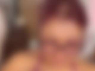 Live cam show with Veronica - Fingering MILF on Camsoda