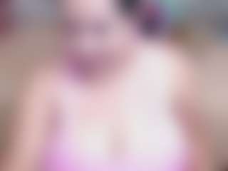 EMILY-NESSA MILF webcam performer live streaming