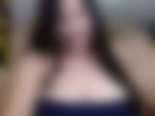 EMILY-NESSA MILF webcam performer live streaming