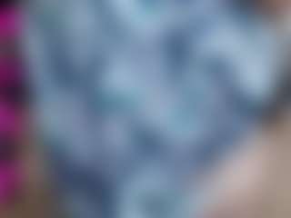EMILY-NESSA MILF webcam performer live streaming