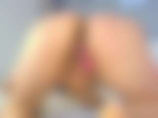 Live cam show with Sarita-Duque - Bedroom on Mixed Magazine Live