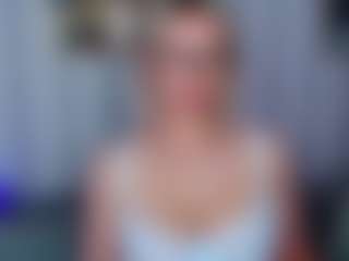 Live cam show with MonaLisaG - Green Eyes on studioflirtlive.com