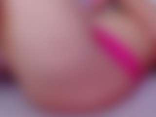 Live cam show with MonaLisaG - Moaning on Camsoda