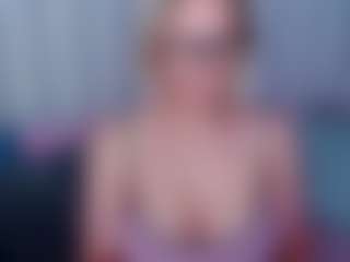 Live cam show with MonaLisaG - Camel Toe on fuklive.com