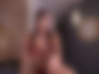 Live cam show with naomisainz - Brown Hair Petite on AdultVida.com