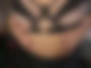 Live cam show with naomisainz - Bedroom on CamwithHer