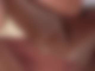 Live cam show with naomisainz - Living Room on Livezox