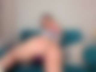 Live cam show with paola-reyy - Shaved Pussy on Gym Cam Girls