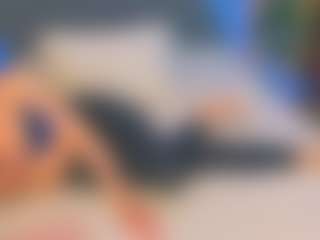 Live cam show with Kira - Latex on milfzrlive.com