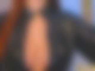 Live-Cam-Show mit Kira - Leather auf Camsoda