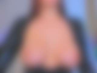 Kira MILF webcam performer live streaming