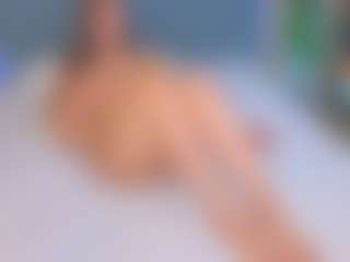 Live cam show with Kira - Latex on chickslive.net
