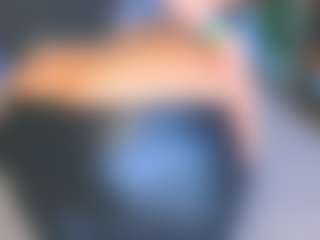 Kira MILF webcam performer live streaming