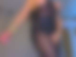 Live cam show with Kira - Athletic MILF on Dare Cams