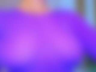 Kira MILF webcam performer live streaming