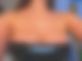 Live cam show with Kira - Bedroom on xDating