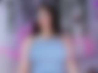 Live cam show with Samii Evans - Average on AdultVida.com