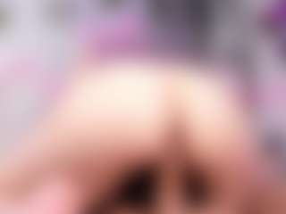 Live cam show with Samii Evans - Living Room on CamClone
