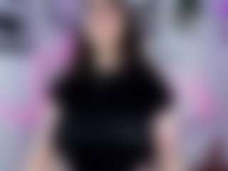 Live cam show with Samii Evans - Living Room on camwithhim.com