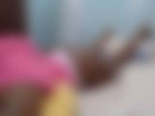 Live cam show with Sella-bella - Facial on CamClone