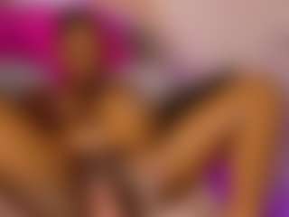 Spettacolo in cam dal vivo con SARA - Ebony Big Tits su Camsoda