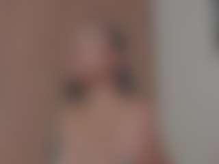 Isabela ⭐'s Live Sex Cam Show
