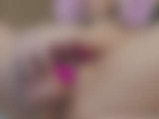 Live cam show with Isabela - Spank BBW on TeamSkeetLive