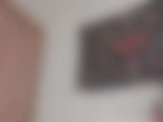Live cam show with Isabela - Dildo Brown Hair on livesuperchat.net
