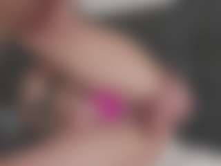 Live cam show with Isabela - Squirt on StripNow