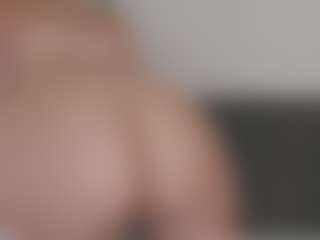 Live cam show with Isabela - Fingers on Camsoda