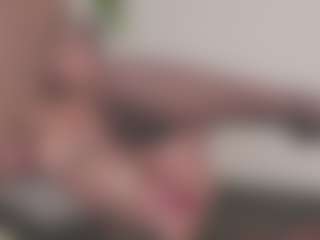 Live cam show with Isabela - Fingers on Camsoda
