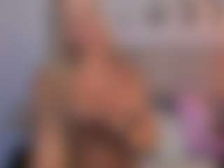 Live cam show with MARIA - Blonde Hair on StripNow
