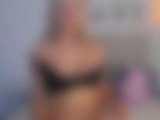 Live cam show with MARIA - Plug on Camsoda