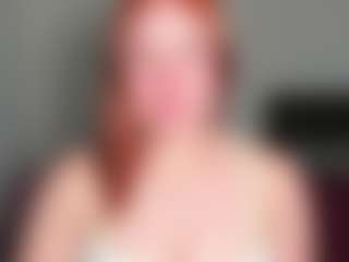 LaylaxCute MILF webcam performer live streaming