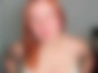 Live cam show with LaylaxCute - Petite MILF on madthumbs