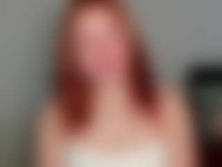 Live cam show with LaylaxCute - Red Hair MILF on StripNow