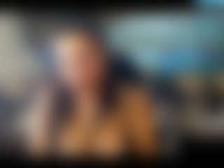 MoistMady MILF webcam performer live streaming