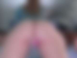 Live cam show with Violet Fugazzi - Gamer MILF on Camsoda