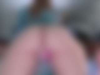 Live cam show with Violet Fugazzi - Shaved Pussy MILF on Camsoda
