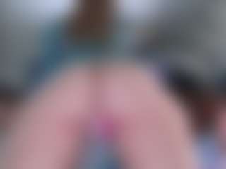 Live cam show with Violet Fugazzi - Blonde Hair MILF on Camsoda