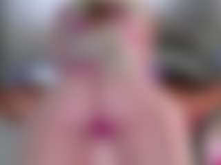 Live cam show with Violet Fugazzi - Blonde Hair on Soda Cam