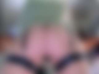 Live cam show with Violet Fugazzi - Blonde Hair MILF on WildCum
