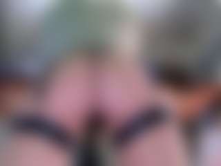 Live cam show with Violet Fugazzi - Brown Eyes BBW on WildCum