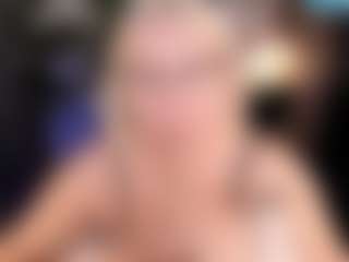 Live cam show with YolandaKiss - Smoking on SxyPornLive