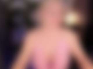 Live cam show with YolandaKiss - Cumface on TeamSkeetLive