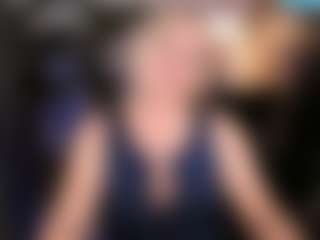 YolandaKiss MILF webcam performer live streaming