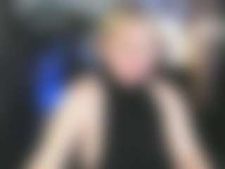 Live cam show with YolandaKiss - Butt Plug on Big Tits